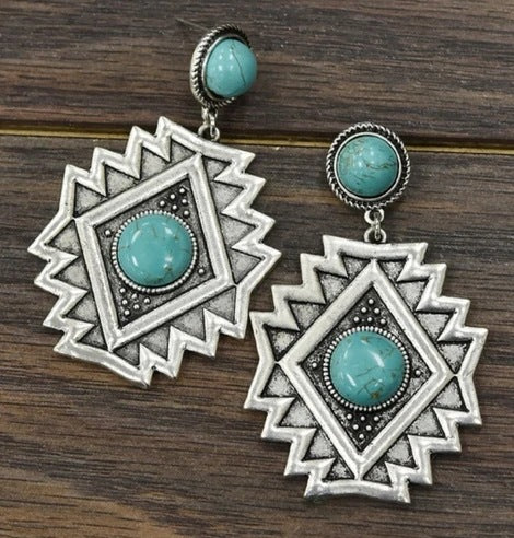 Charming Earring for Any Occasion