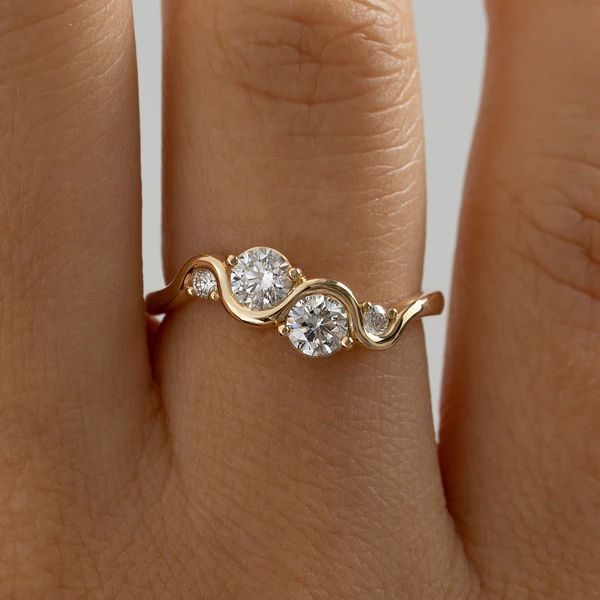 Zirconia Wavy Trail Gold Ring