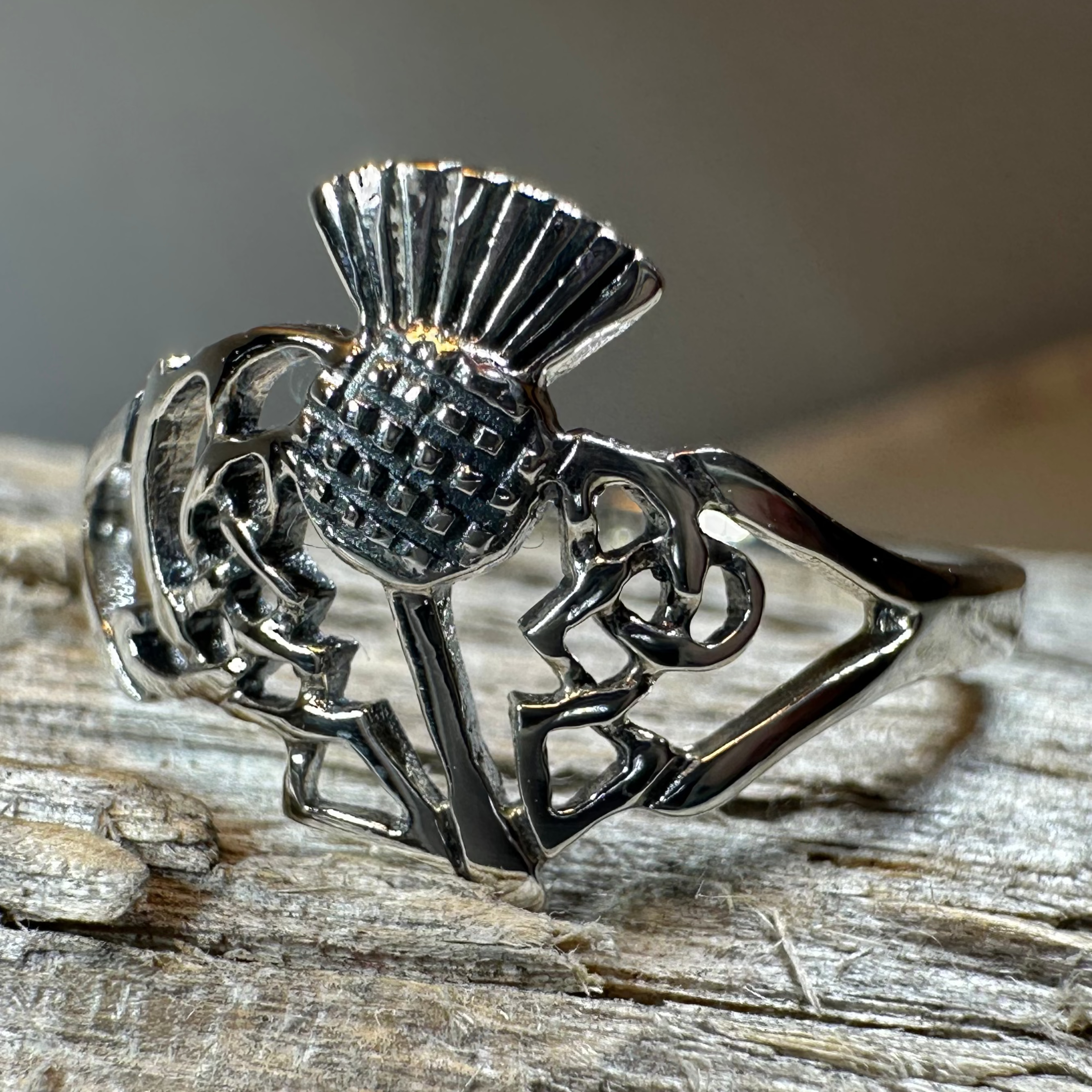 Akira Thistle Ring