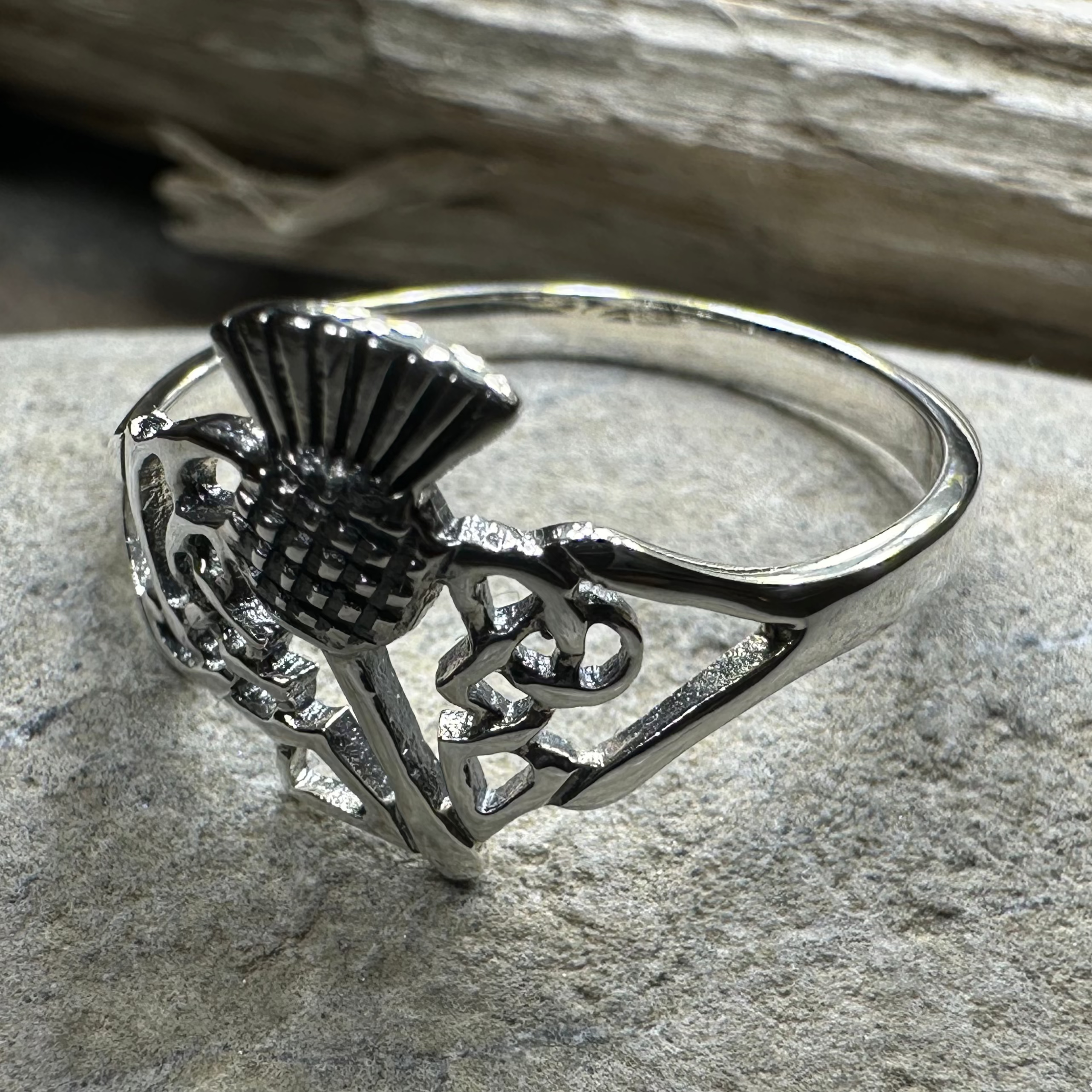 Akira Thistle Ring