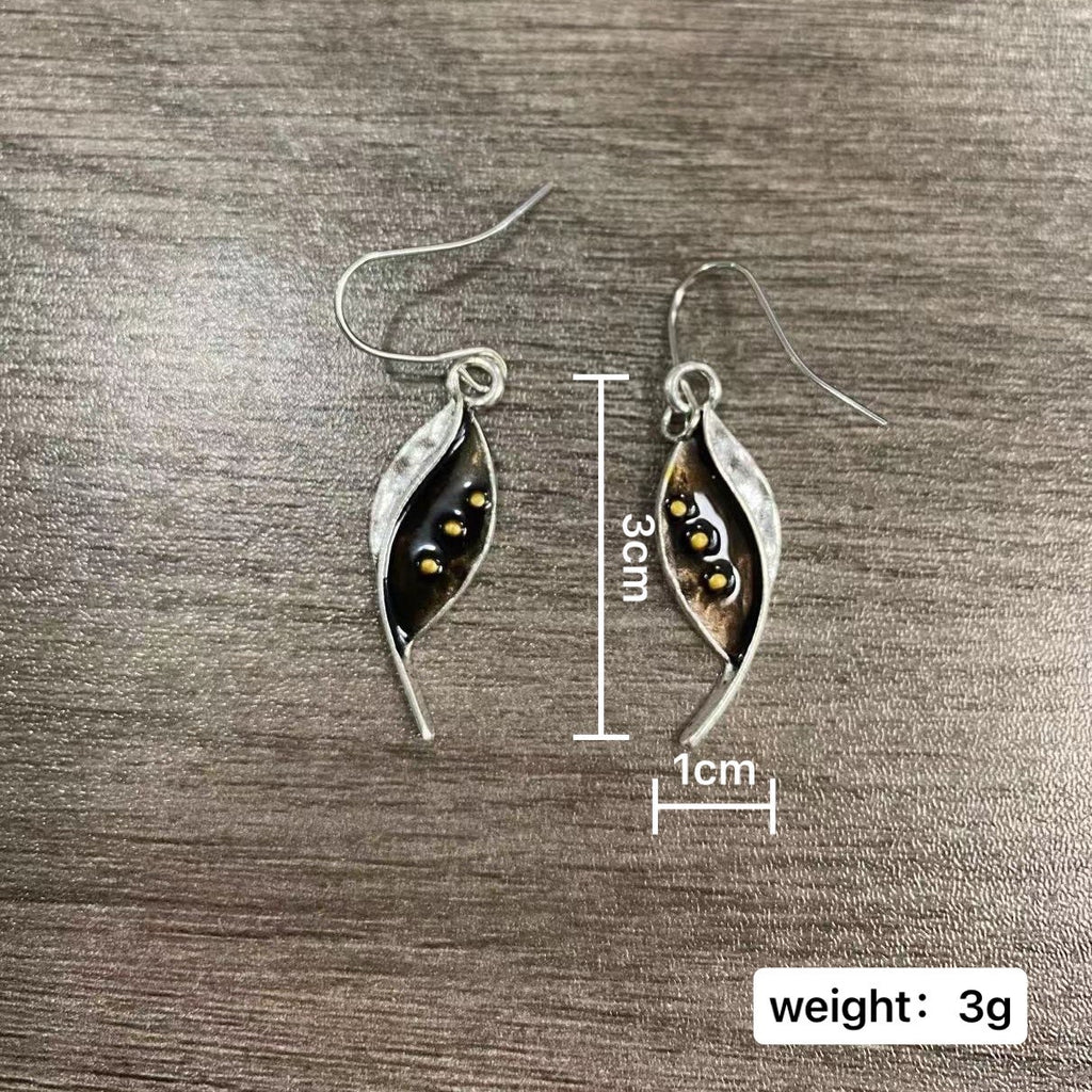 Classic Gold Earring with Timeless Appeal