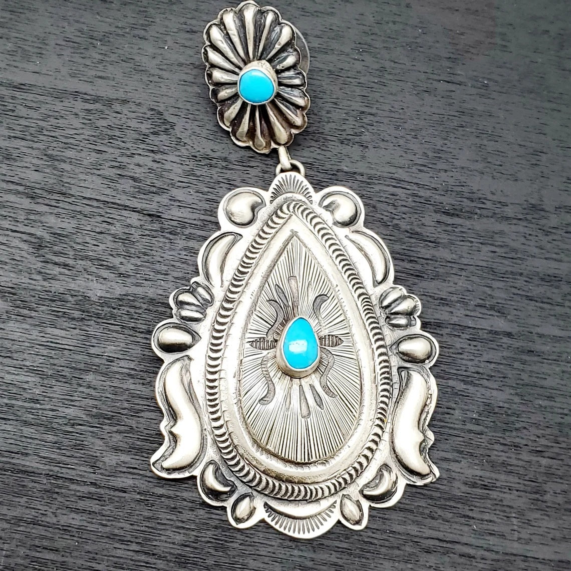 Charming Earring for Any Occasion