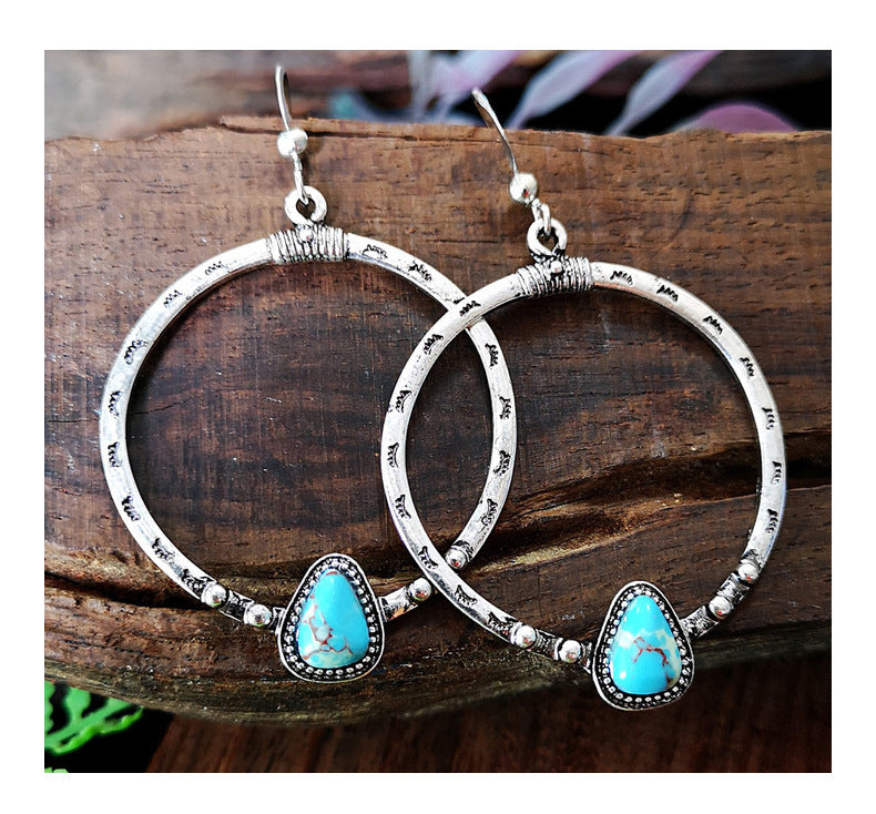 Charming Silver Earring for Any Occasion