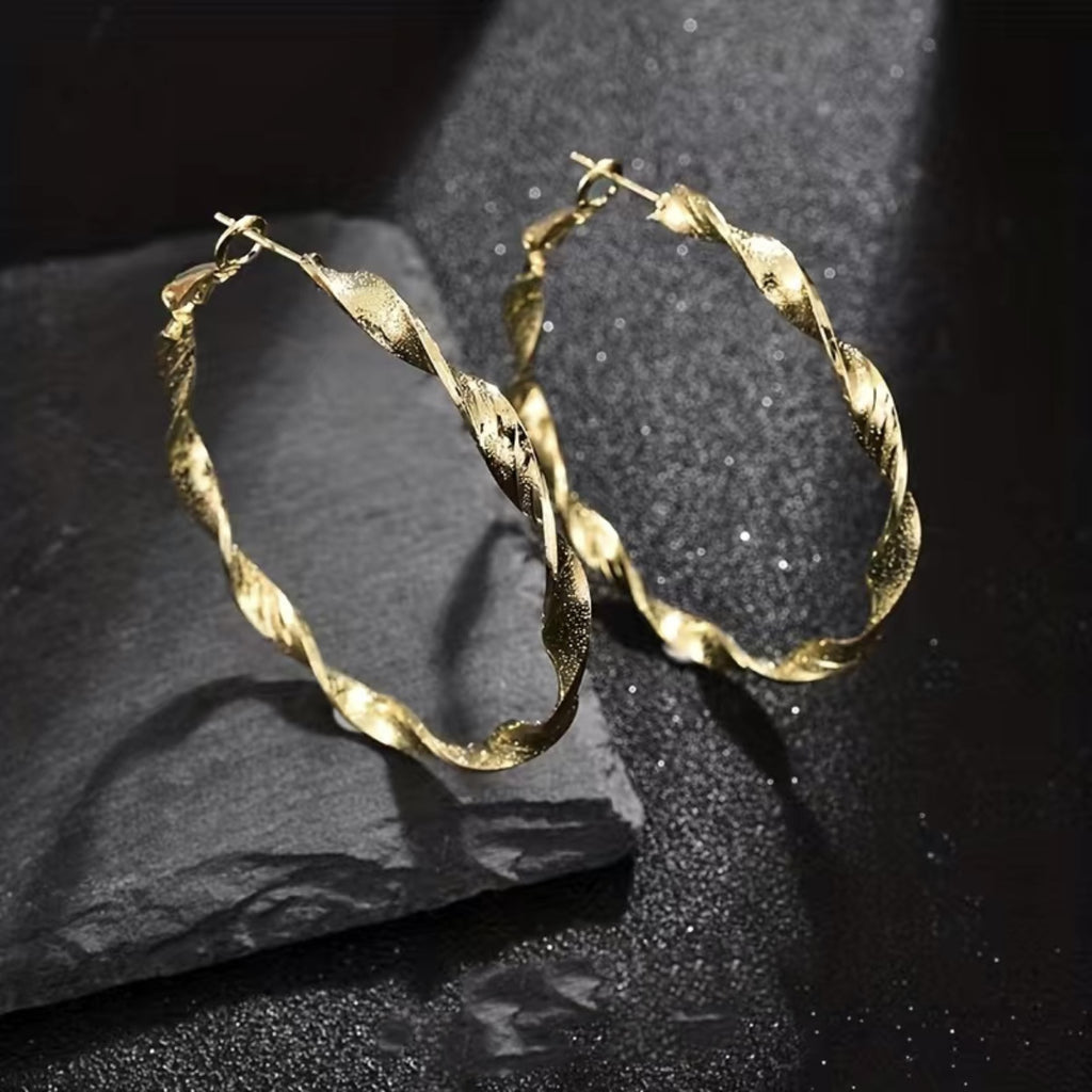 Classic Gold Earring with Timeless Appeal