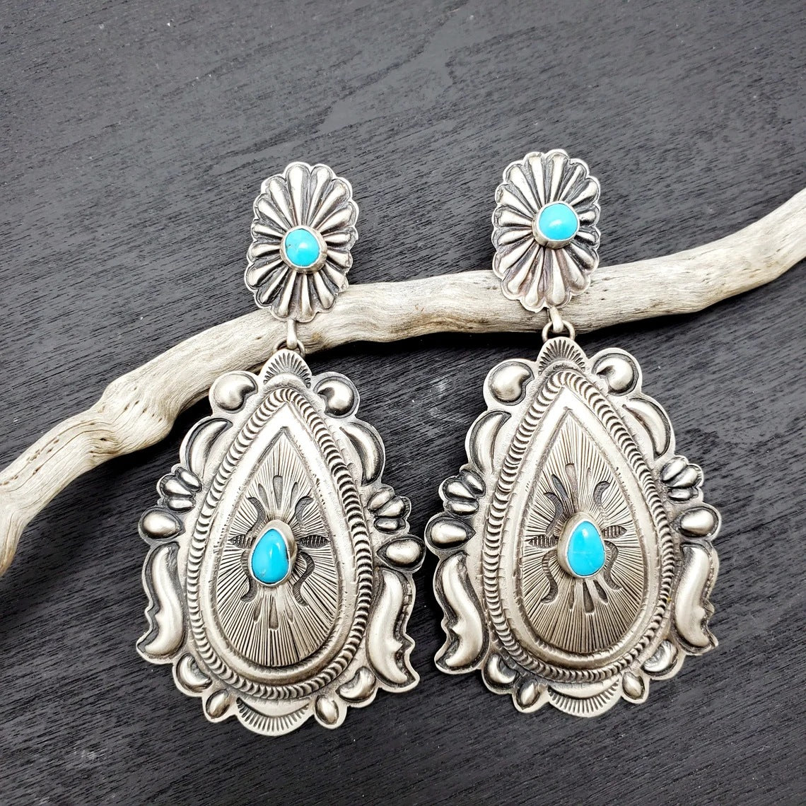 Charming Earring for Any Occasion