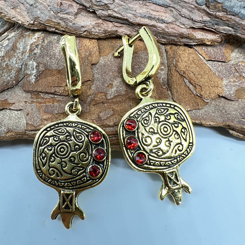 Stunning Gold Earring for Daily Wear