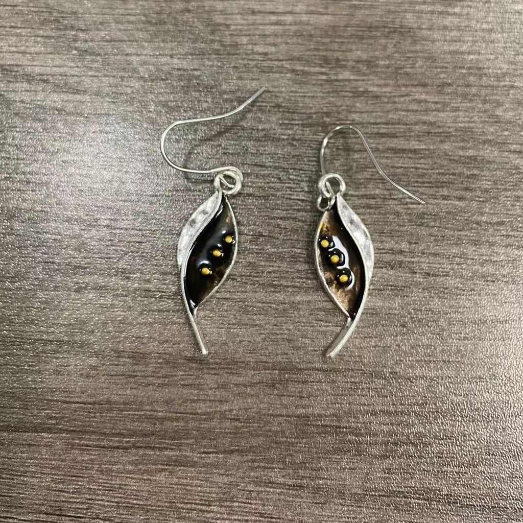 Classic Gold Earring with Timeless Appeal