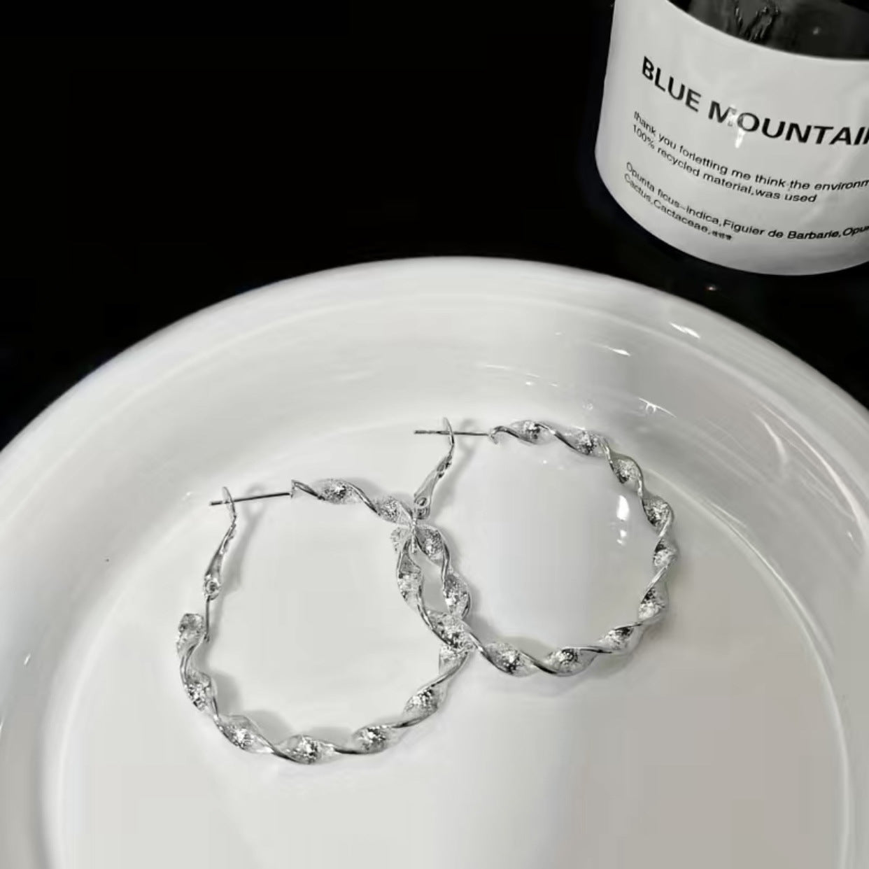 Classic Gold Earring with Timeless Appeal