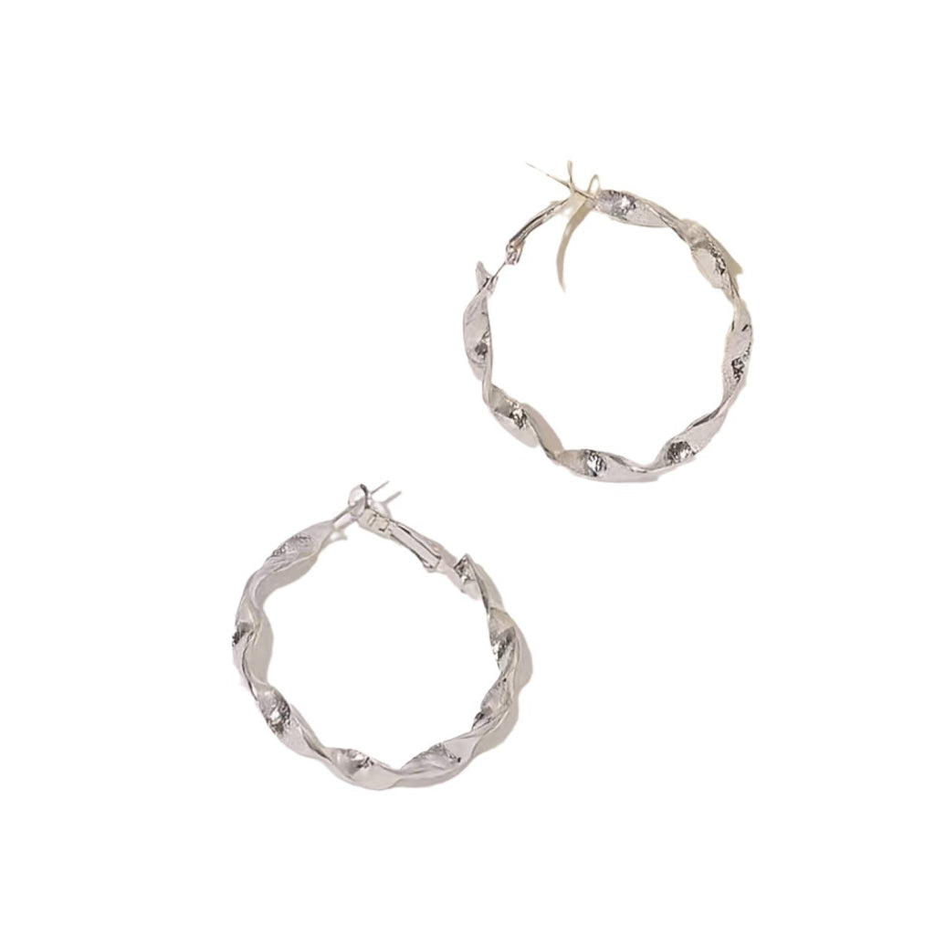 Classic Gold Earring with Timeless Appeal