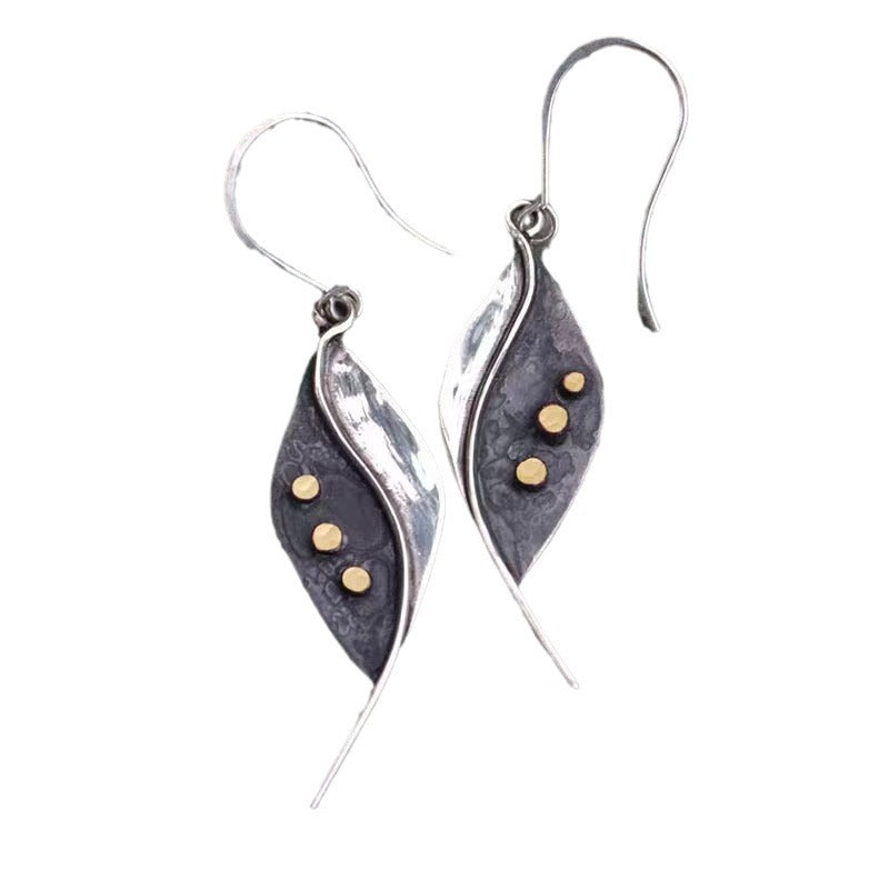 Classic Gold Earring with Timeless Appeal