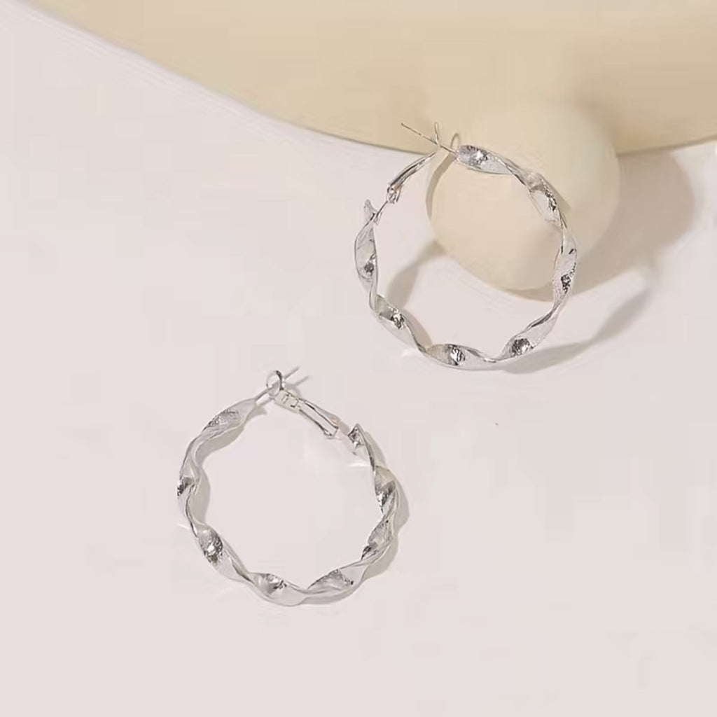 Classic Gold Earring with Timeless Appeal