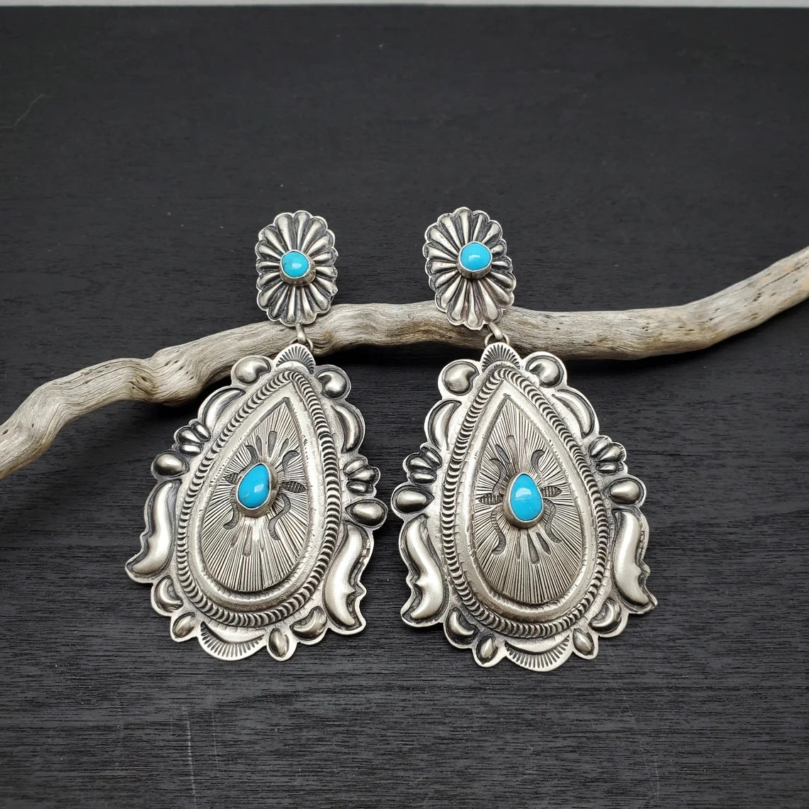 Charming Earring for Any Occasion