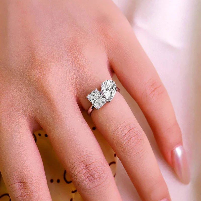 Pear Cut Zircon Moissanite Wedding Women Rings 2 Gems 4cttw Lab Diamond Band S925 Sterling Silver Jewelry Plated 18K