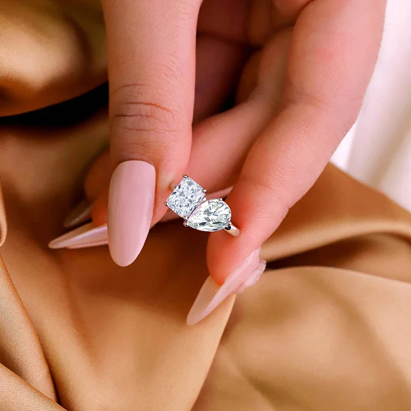 Pear Cut Zircon Moissanite Wedding Women Rings 2 Gems 4cttw Lab Diamond Band S925 Sterling Silver Jewelry Plated 18K