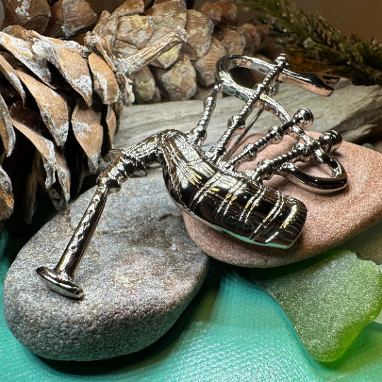 Alba Bagpipes Brooch
