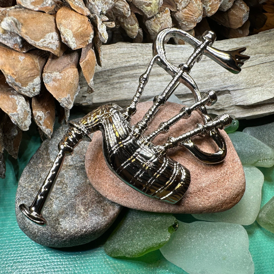 Alba Bagpipes Brooch