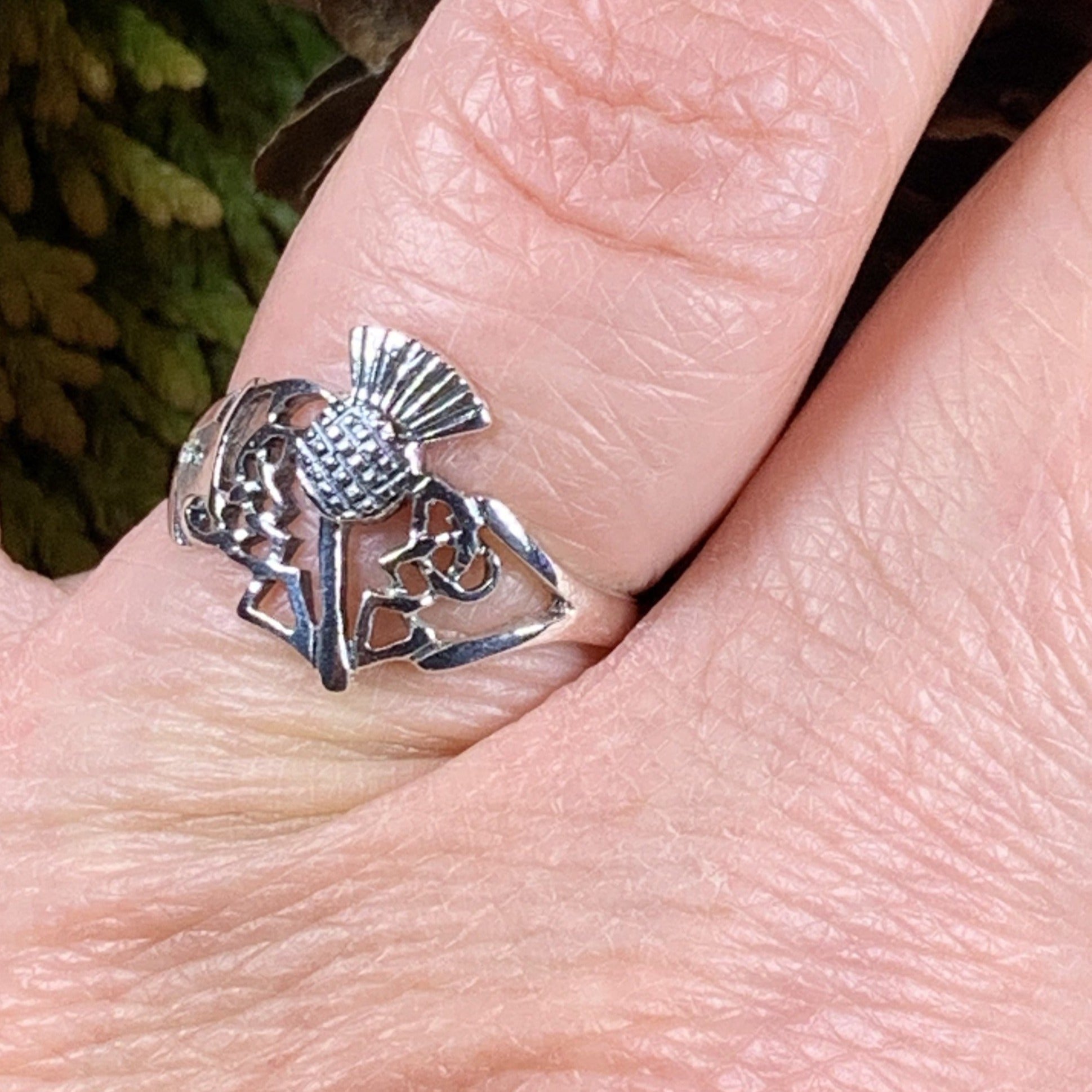Akira Thistle Ring