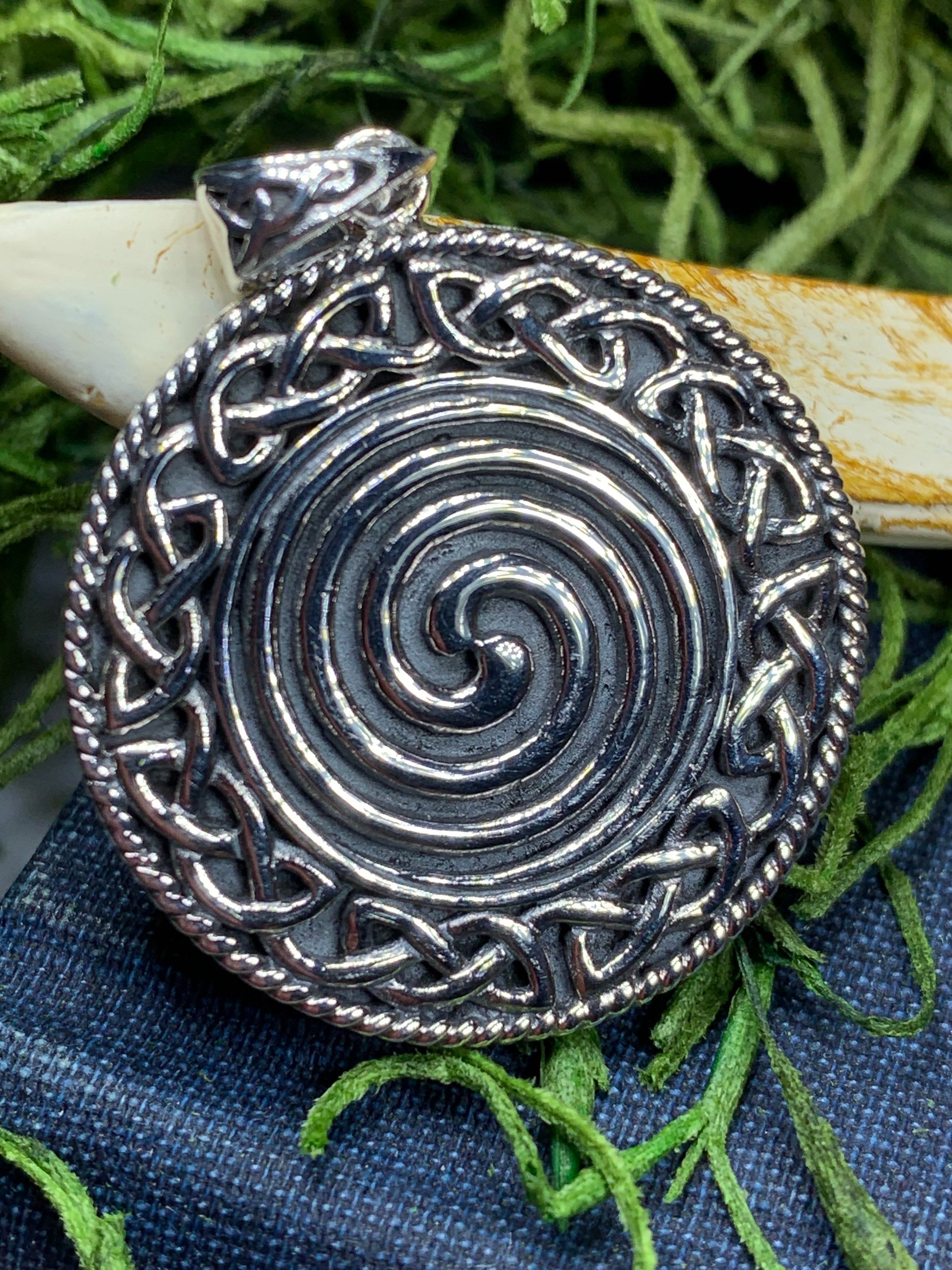 Aenor Celtic Spiral Necklace