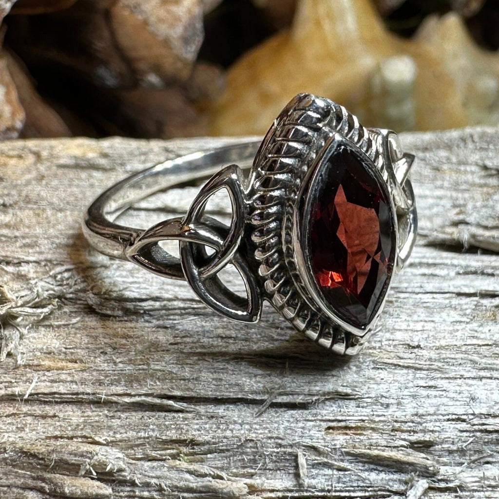 Yasmin Celtic Trinity Knot Ring