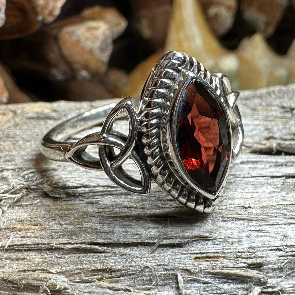 Yasmin Celtic Trinity Knot Ring